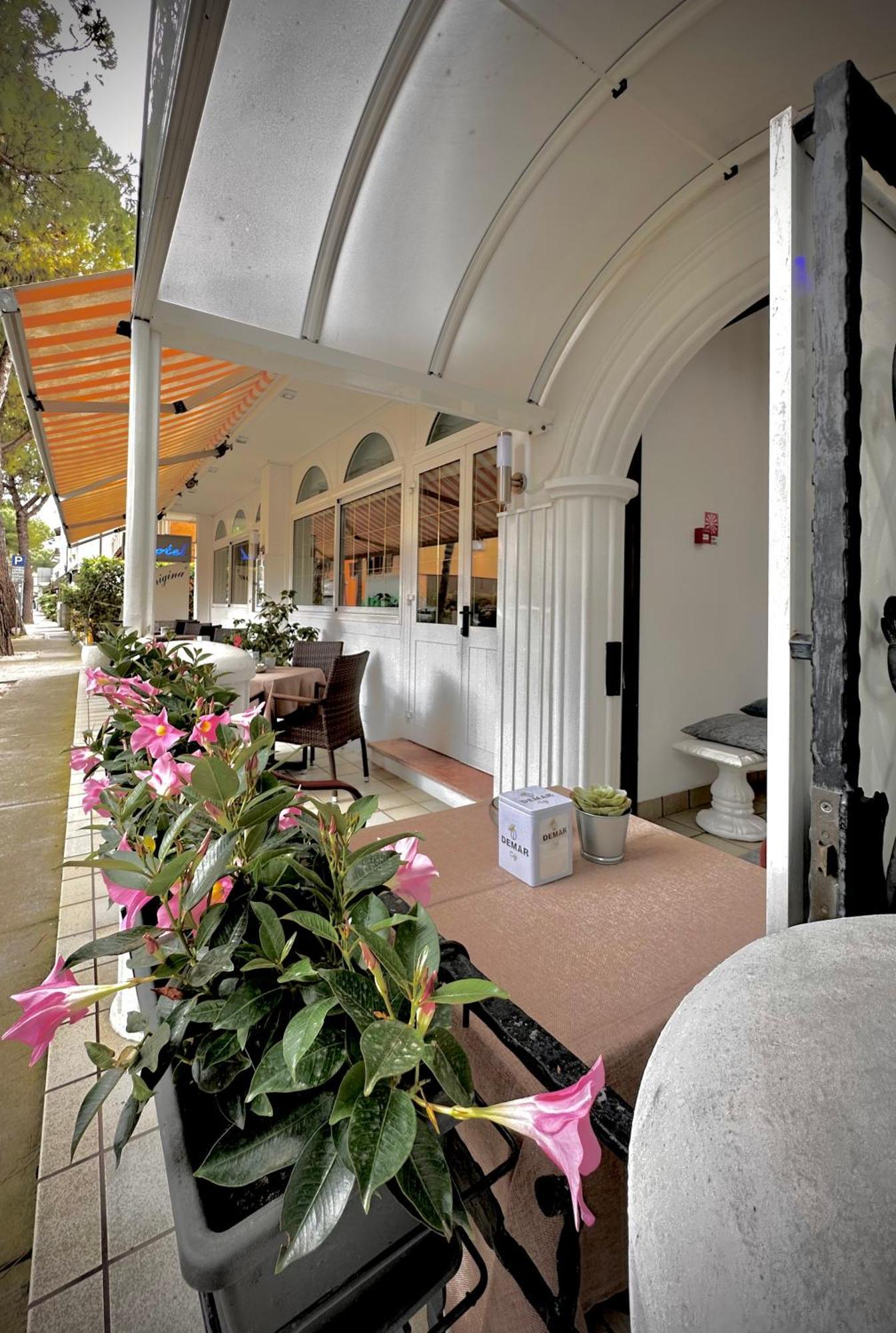 Hotel La Parigina Lignano Sabbiadoro Exterior photo