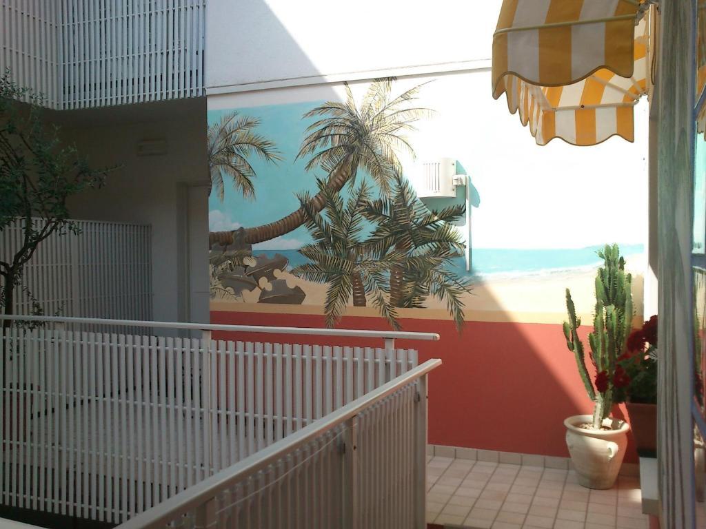 Hotel La Parigina Lignano Sabbiadoro Exterior photo